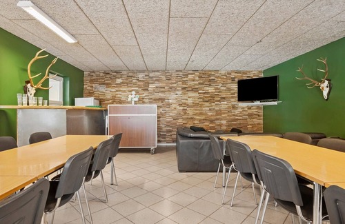 Skaven Strand House | Awesome home in Tarm with WiFi