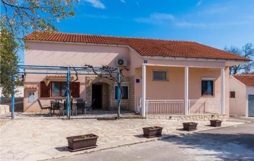 Tinj House | Awesome Home In Tinj With Jacuzzi