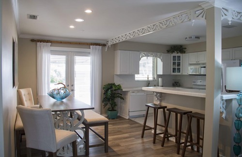 Jupiter House | AWESOME LOCATION, HUGE FENCED YARD, INTRACOASTAL VIEW, 5STAR REVIEW, ISLAND DECO