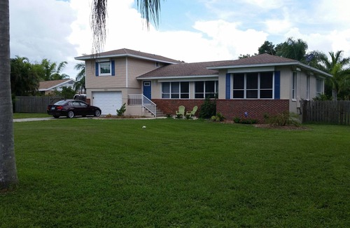 Truckland House | Awesome Location! Near Fort Myers Beach, Sanibel, secluded street 1/2 Acre Fence