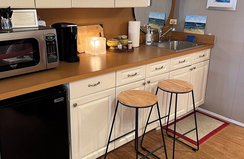 Kitty Hawk House | Awesome suite, 100 steps to the ocean!