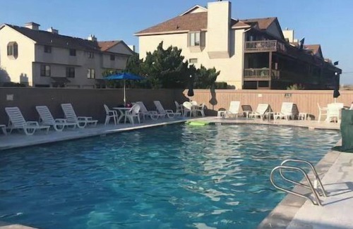 Kitty Hawk House | Awesome suite, 100 steps to the ocean!