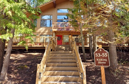 Whitefish House | Awesome Treetop Townhouse 3br 3lvl *5 Star Hosts*
