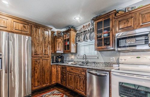 Ruidoso Cabin | Awesome View with hot tub and Pet Friendly.