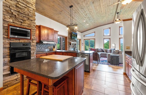 Logan Cabin | Awesome views, Pond and Private Golf Course!