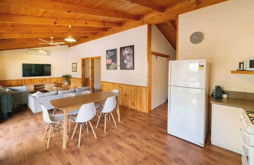 Halls Gap House | Awonga Cottages - Hakea 2Br