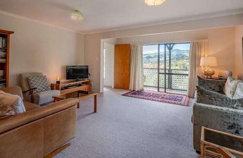 Akaroa House | Aylmers Valley Vista - Akaroa Holiday Home