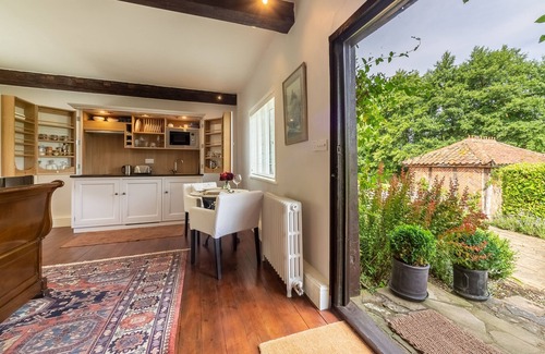 Ipswich Cottage | Ayres End Studio - Thatched cottage sleeping two guests