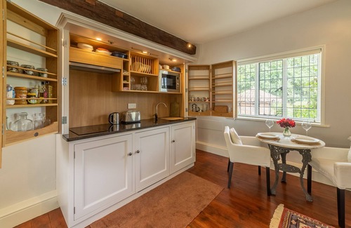 Ipswich Cottage | Ayres End Studio - Thatched cottage sleeping two guests