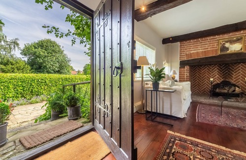 Ipswich Cottage | Ayres End Studio - Thatched cottage sleeping two guests