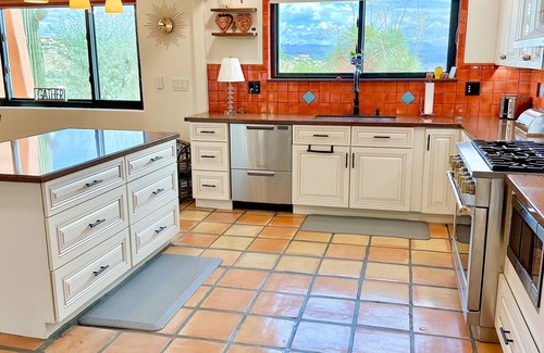 Clarkdale House | AZ Wildhorse Retreat Sedona 21mi, HotTub, Pergola, Firetable