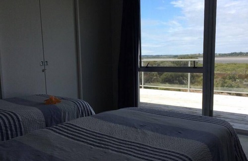 Mangawhai House | Azabu - Modern holiday home with extensive estuary views and walkway estuary access
