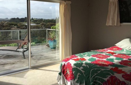 Mangawhai House | Azabu - Modern holiday home with extensive estuary views and walkway estuary access