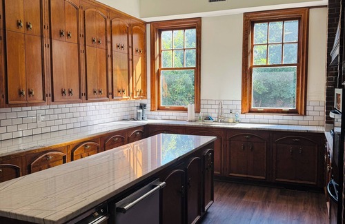 LaGrange Apartment | Azalea Suite at Truitt Vanderbilt Club sleeps 6!