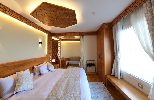 Esna Boat Rental | Azhar Dahabiya Luxury Suites