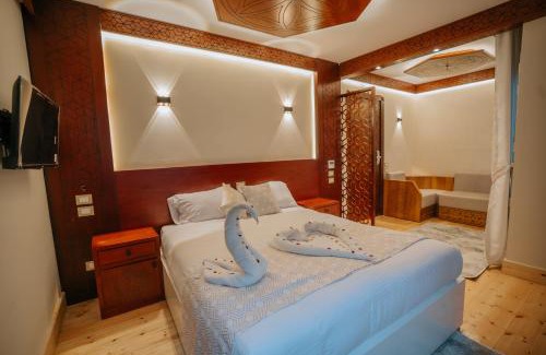 Esna Boat Rental | Azhar Dahabiya luxury suites