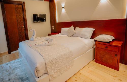 Esna Boat Rental | Azhar Dahabiya luxury suites