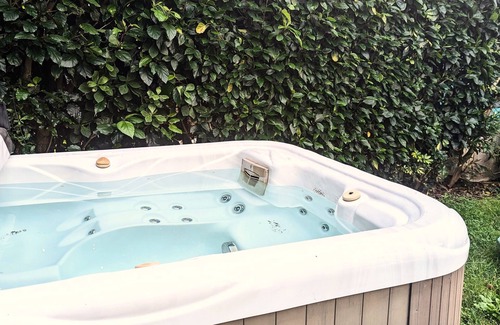 Ponta Delgada House | Azores Boho Villa offers accommodation at Ponta Delgada with garden and Jacuzzi