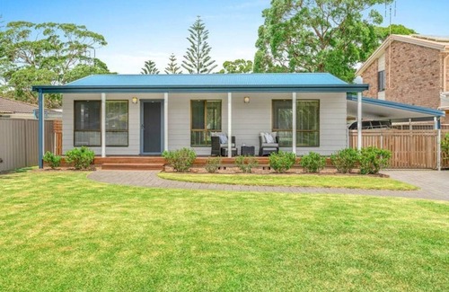 Callala Beach Cottage | Azul haven cottage - 3 bedroom, backyard bliss and 3min from beach!