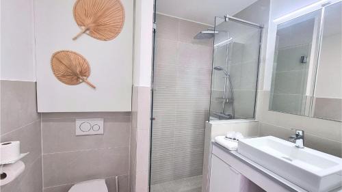 Cogolin Apartment | AZUR Neuf- Climatisé - Centre ville