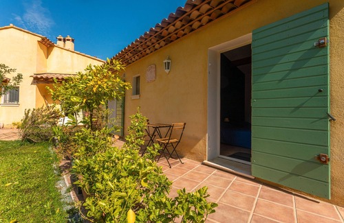 Collobrieres Apartment | "Azur" Room with Shared Pool, Wi-Fi and Air Conditioning