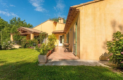 Collobrieres Apartment | "Azur" Room with Shared Pool, Wi-Fi and Air Conditioning