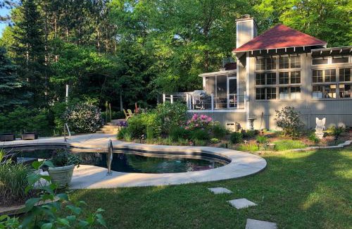 Union Pier House | Azure Forest Pool House