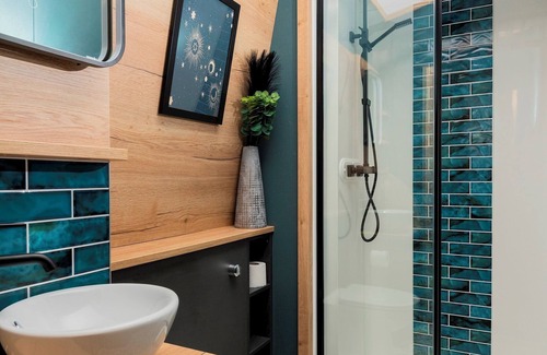 Great Billing Resort | Azure Horizons - Brook Glamping Pod Pet GV19