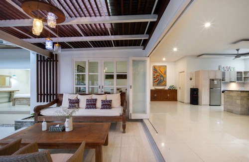 Berawa Villa | Azure New Luxe Canggu Beach Villa 2 min to beach