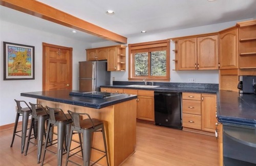 Crestone Apartment | Azure Oasis A Sunlit Serenity Near Downtown Crestone