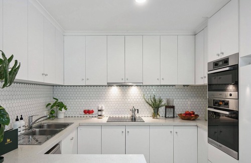 Cottesloe House | Azure Retreat - garden oasis