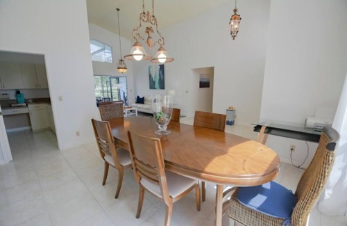 Wellington House | Azure waterfont oasis.