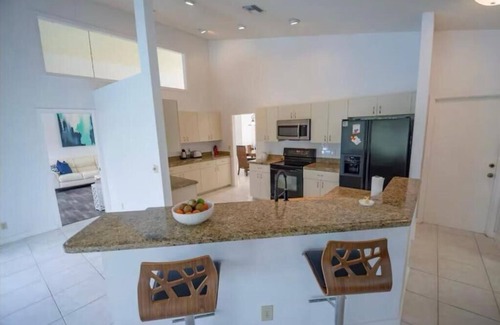 Wellington House | Azure waterfont oasis.