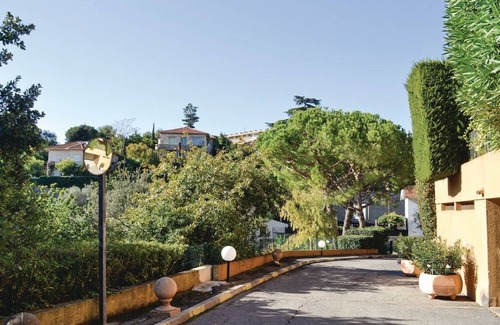 Caucade Apartment | Azurelle Lantern -