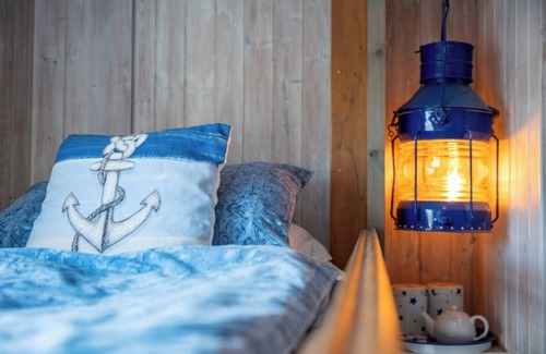 Dartmouth Bed & Breakfast | B&B Bunk Room Above Café Alf Resco in Dartmouth