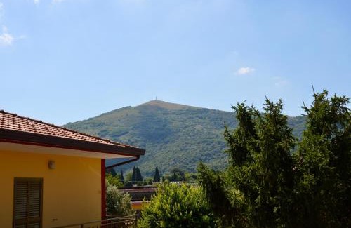 Castel Morrone Bed & Breakfast | B&B Gentile