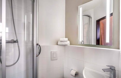 Bruhl Hotel | B&B Hotel Freiburg-Nord