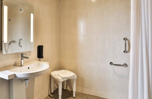 Les Herbiers Hotel | B&B HOTEL LES HERBIERS