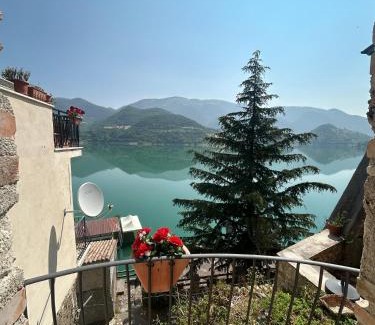 Colle di Tora Bed & Breakfast | B&B La Casetta sul Lago