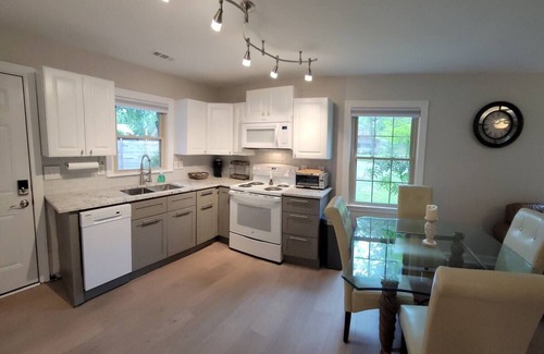West Ashley Apartment | B-Charleston Gem- 4 miles to Downtown Charleston and Close To All Areas!