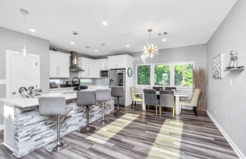 Northside Apartment | B-Inspired as you enjoy your stay in the wonderful Houston Area.