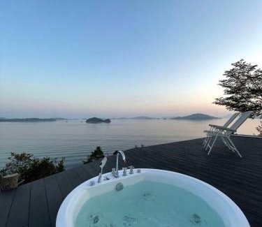 Kurahashi House | b local Umitosora - 2 BR Villa with Breathtaking Ocean View for 10 Ppl