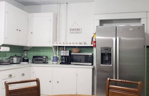 Bloomington Apartment | B-town King and Queen
