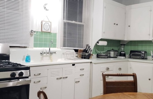 Bloomington Apartment | B-town King and Queen