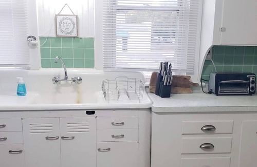 Bloomington Apartment | B-town King and Queen