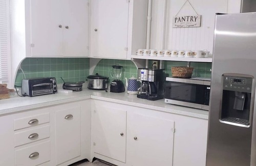 Bloomington Apartment | B-town King and Queen