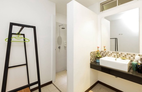 Chalong House | B Triple suite, Chalong temple 5 mn walk