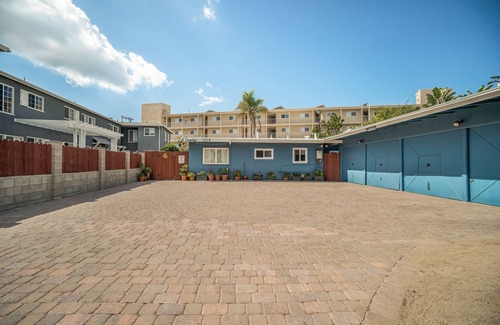 South Redondo Apartment | #B Updated 2 bed, 1 block to Beach, Esplanade, Riviera Village shopping!