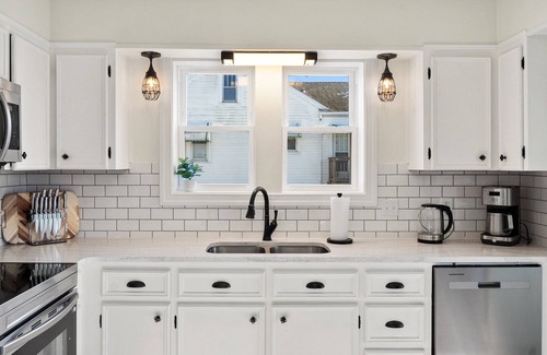 Shenandoah Cottage | B & W Cottage - Near Gem park