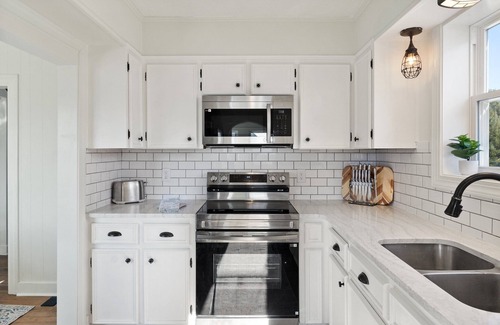 Shenandoah Cottage | B & W Cottage - Near Gem park